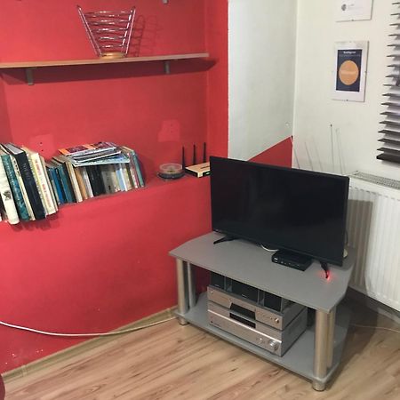 Апартаменты Studio Red And White Лодзь Экстерьер фото