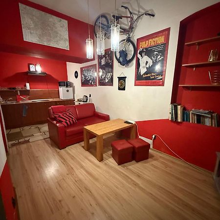 Апартаменты Studio Red And White Лодзь Экстерьер фото