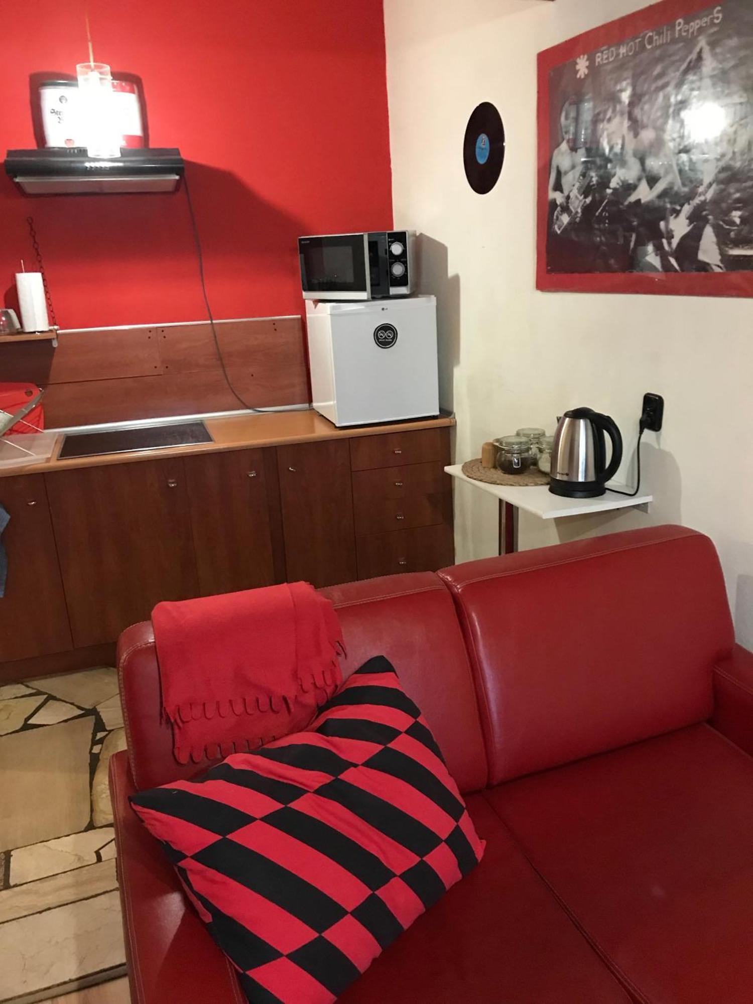Апартаменты Studio Red And White Лодзь Экстерьер фото