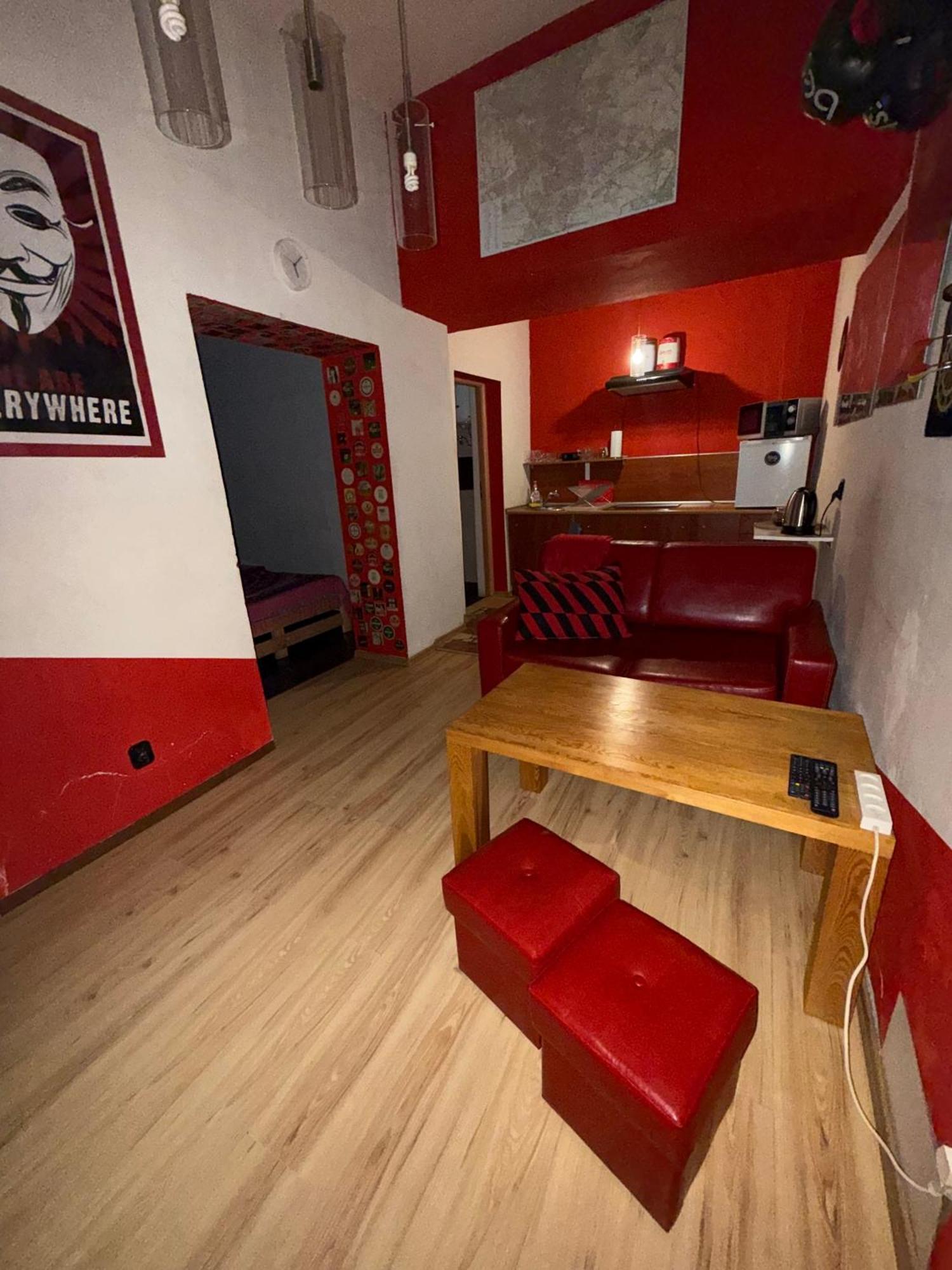 Апартаменты Studio Red And White Лодзь Экстерьер фото